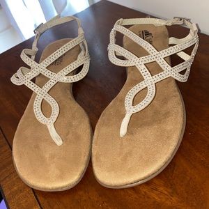 Cliffs by White Mountain Sandals